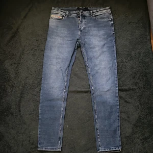 Jeans  - Top skick 👌