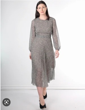 Klänning  - Klänning från MQ helt ny, inte använd