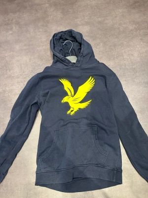 Lyle Scott  - Säljer en Hoddie pga förliten, storlek 170 mvh Liam 