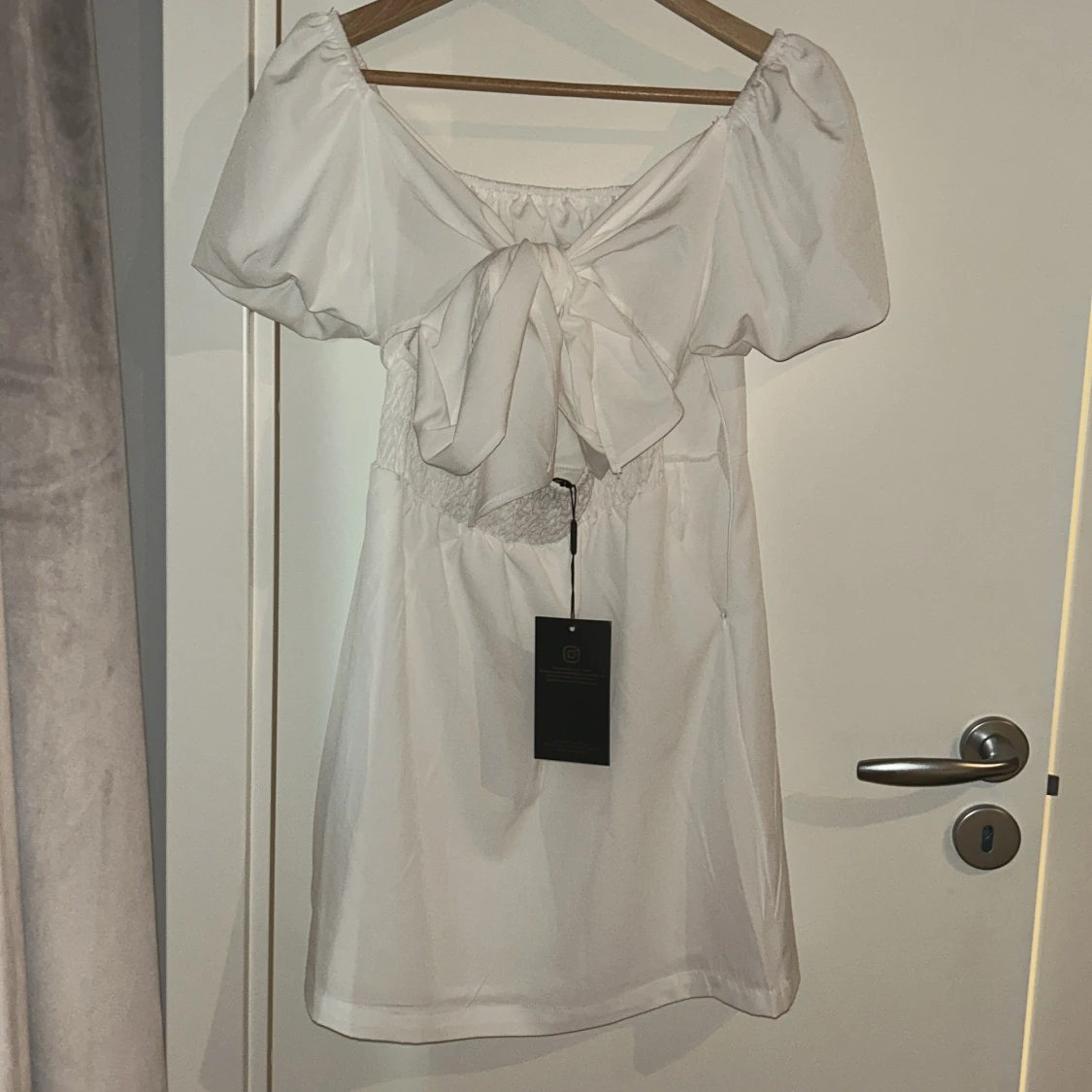 Vit klänning Dennis Maglic - 90