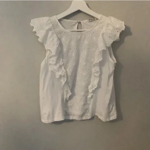Jättefin topp/blus - Så fin blus/topp som jag använt en gång! Säljer för att den helt enkelt inte används ❤️