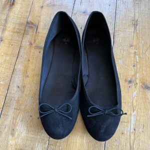 Svarta ballerina - Svarta ballerina skor, använda några få gånger! Köparen står för frakten :-)