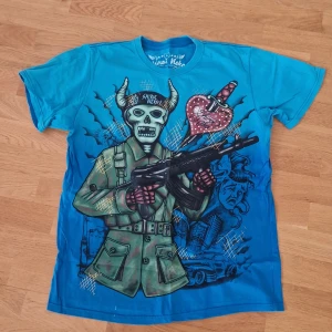 Shiroi neko - T-shirt i fin kvalite