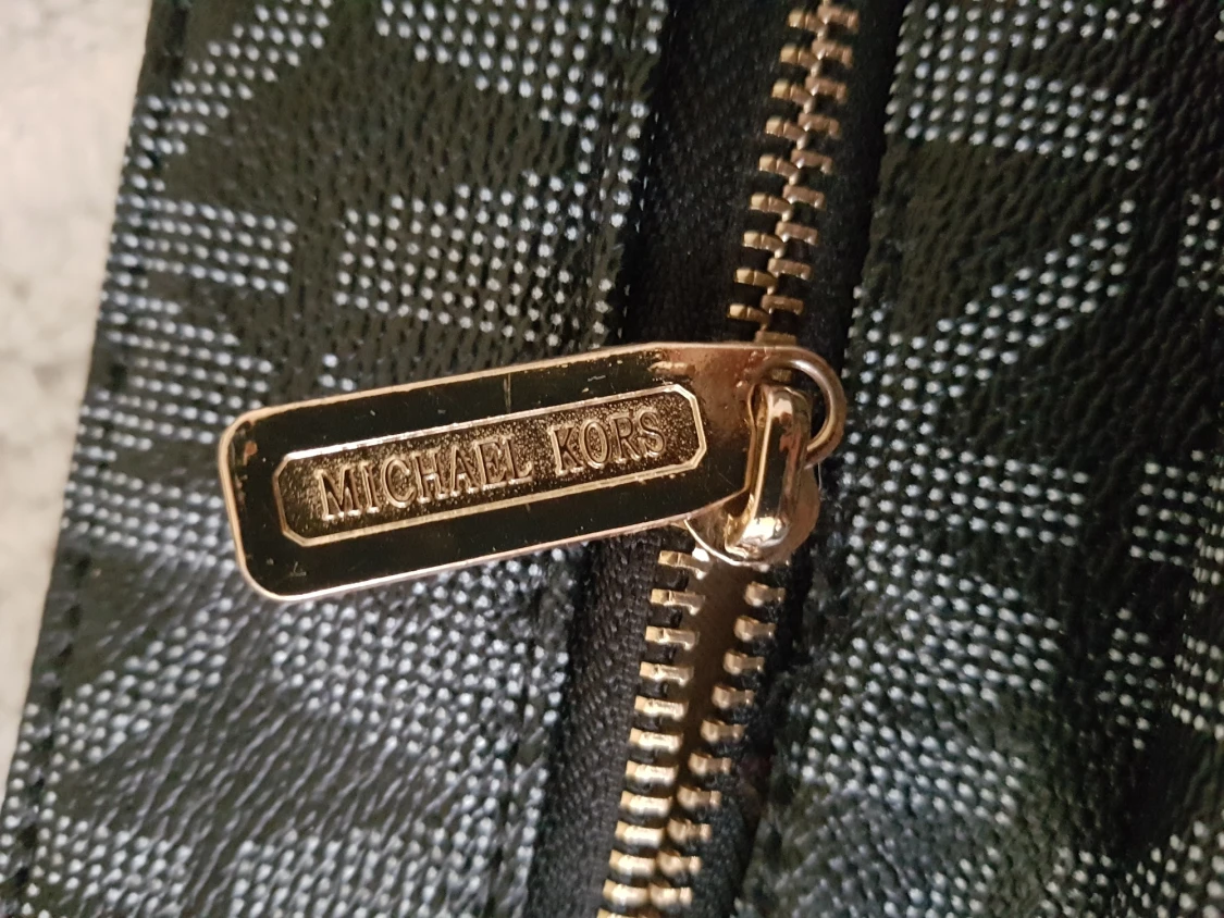 MICHAEL KORS  köpt i USA  - 90