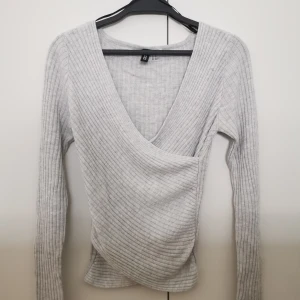 Omlott topp - Omlott topp i ribbad material 