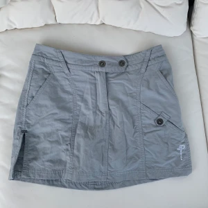 Pelle P skort - Skort (kjol/shorts) från Pelle P, storlek S dam💘 Ser ut som kjol men är shorts undertill. Vattentät och supersnygg✨ Nypris 999kr, säljer för 300kr!