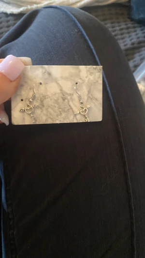 Egengjorda örhängen  - Egengjorda örhängen med en nyckel, finns i både silver och guld❤️59kr