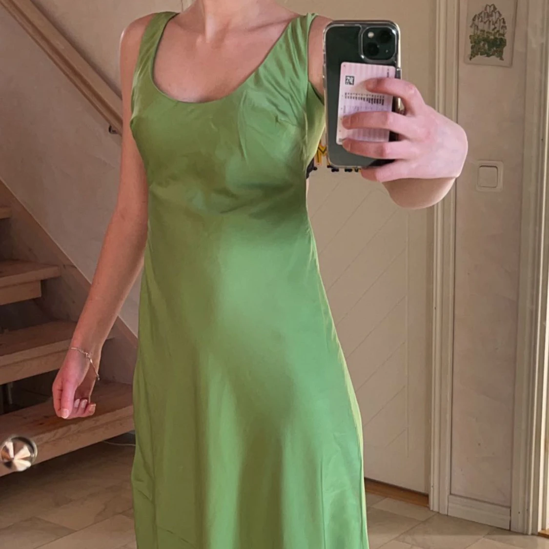 Grön satin maxiklänning  - 91