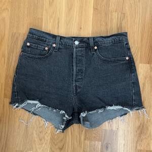 Snygga korta Levis shorts 