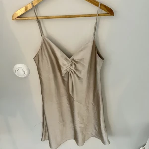 Klönning - Jättesnygg slikeskkänning💕