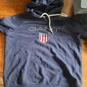 Gant hoodie i storlek M. 