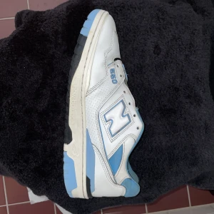 New balance 550 - Säljer eftersom de bara står och kommer inte till användning I bra skick, lite använda Perfekt sommar doja