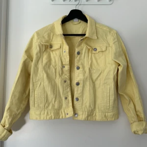 Jeansjacka  - Gul jeansjacka 