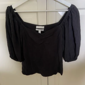 Tröja - Säljer denna fina tröja då den aldrig kommer till användning. Som ny och väldigt skönt material.