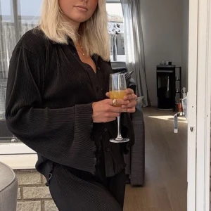 Topp  - Super snygg topp från NA-KD! Storlek 36, använd få gånger och i bra skick! 