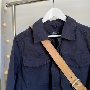 Cool marinblå jacka - Cool marinblå jacka till vår/sommar/höst⭐️ Herrstorlek S, perfekt oversize för tjej.