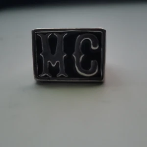 Smycke - Båda sitter bra på fingret 