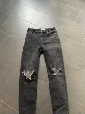 Jeans - Fina jeans säljes för 100kr st. Storlek S-M