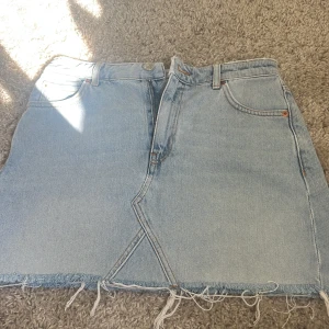 Jeanskjol - Jeanskjol från mango! Inga deffekter