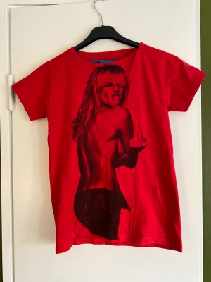 Y2k topp  - Jätte cool topp som jag fått av någon. Har använt den typ en gång. 