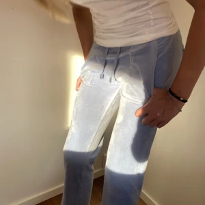 Super fina juicy couture byxor  - Säljer för att dom inte kommer till användning! I väldigt fint sick 