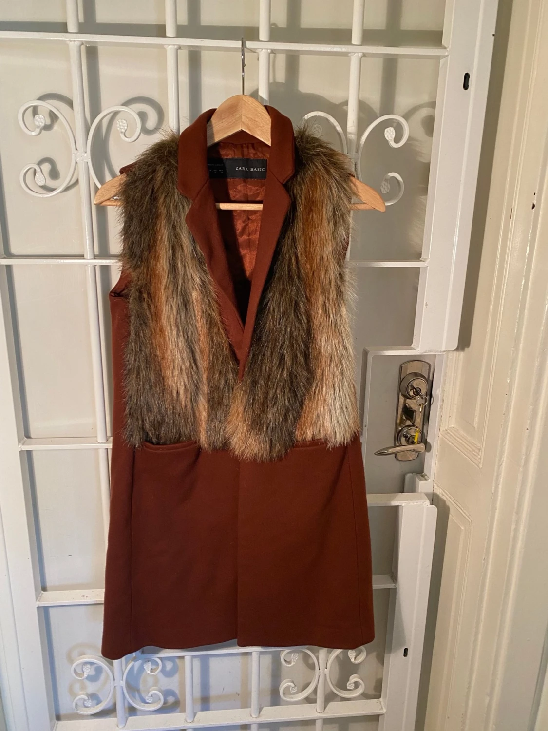 Ärmlös kappa med päls – Zara (oanvänd) - 90