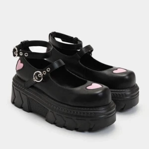 Platforms mary jane  - Säljer pga stil ändrats annars är de felfria 🌸 kan mötas i Glimåkra eller Kristianstad annars skickar jag med posten men köparen står för frakt 📦 