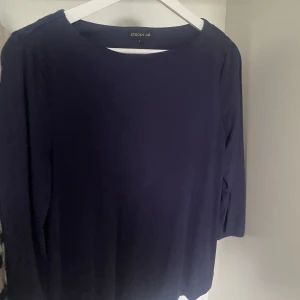 Tröja från stockholm  - Väldigt fin tröja från stockholm🩷  Pris kan diskuteras!