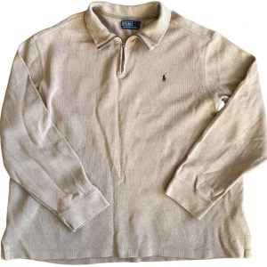 Ralph Lauren Halfzip Tröja - Beige Half-zip från Ralph Lauren. Bra skick! Storlek XXL, passar XL. Ställ gärna frågor!😊