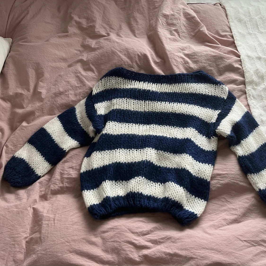 Randig stickad tröja från design by si