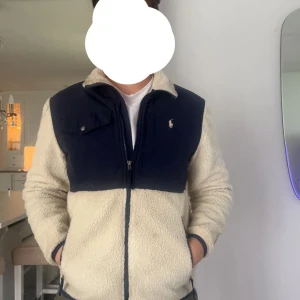 Ralph lauren fleece jacka  - Ny pris 2200, mitt 1400