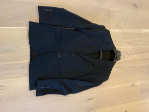 Tiger of Sweden kavaj - En tiger of Sweden kavaj gjord av Lanificio, stl 48 skick 9/10. Priset kan diskuteras vid snabb affär.