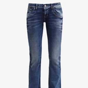 Ltb jeans valerie  - Säljer nu dessa jättefina jeansen, de är enbart använda 2 gånger så dem är i fint skick💞(bilderna är lånade)
