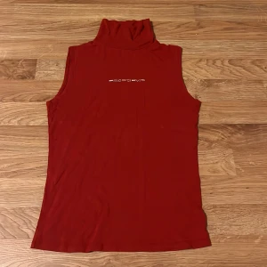 Röd halter neck topp - Röd halter neck topp