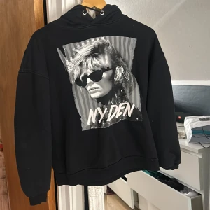 Huvtröja  - Huvtröja med tryck 