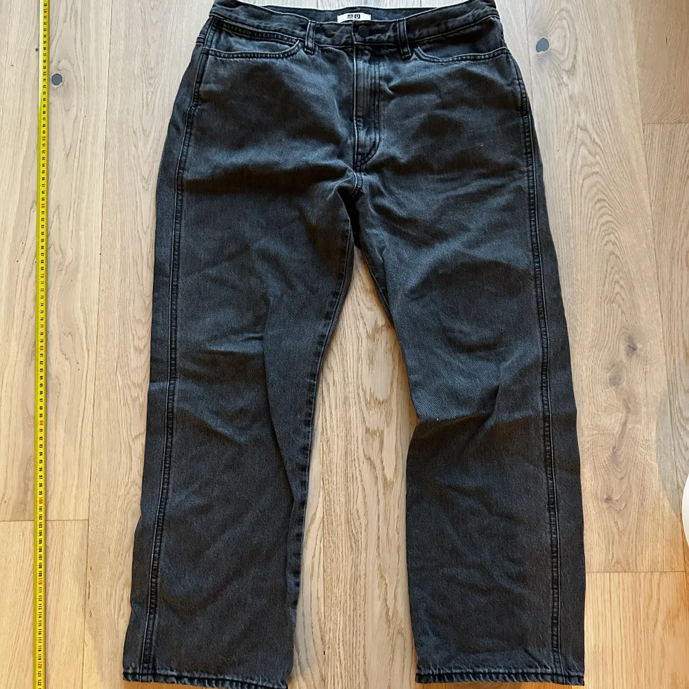 Gråa Uniqlo U Jeans. Storlek W32 L30. Jeans & Byxor.