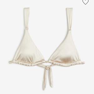 Bikinitopp från H&M i superfin färg. Storlek 36. Hämtas i Vasastan 🌸