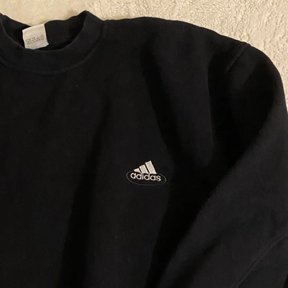 Addidas Black Sweater, vintage style, oversized. L excellent kept quality.. Hoodies.