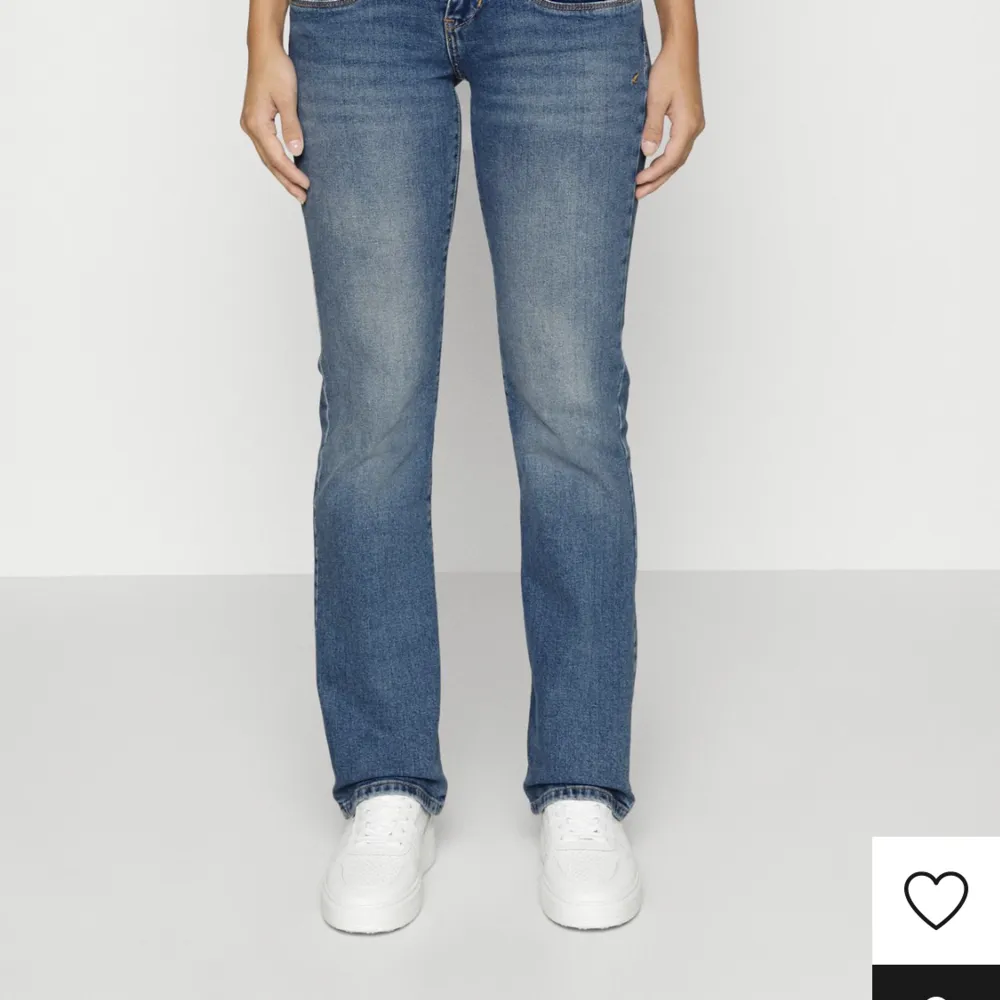 Ltb jeans som är slutsålda. Dem har inte används särkilt mycket på grund av att dem är för stora för mig. Modellen heter valerie och är i färgen sevita wash. . Jeans & Byxor.