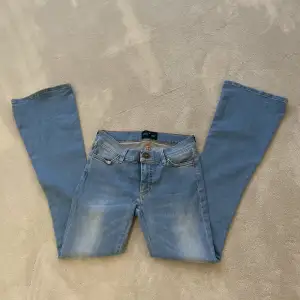 Så snygga bootcut jeans!👌🏼👌🏼 bra skick!😽😽