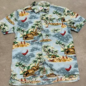 Levis Hawaii shirt  Storlek: S Använda max 3 gånger 
