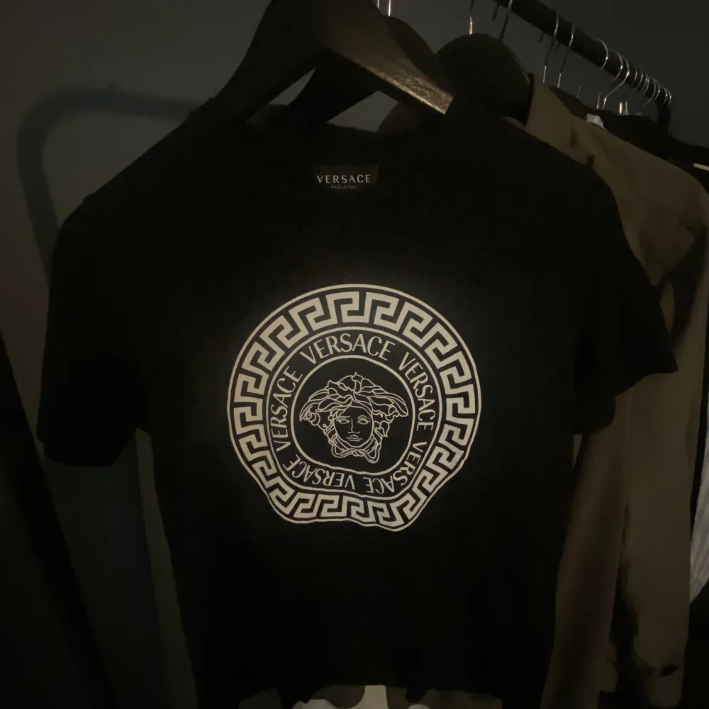 Köptes på NK Göteborg för 1200  Säljer för att den är för liten . T-shirts.
