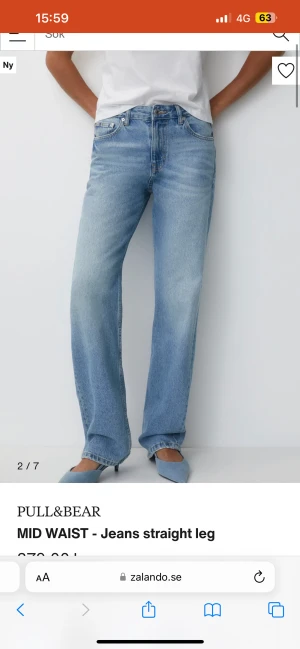 Jeans - Helt oanvända jeans från pull and bear. Mid-waist. Säljer då de tyvärr var för stora men jag hade redan tagit bort lappen. Köpts för ca 400kr🫶🏻