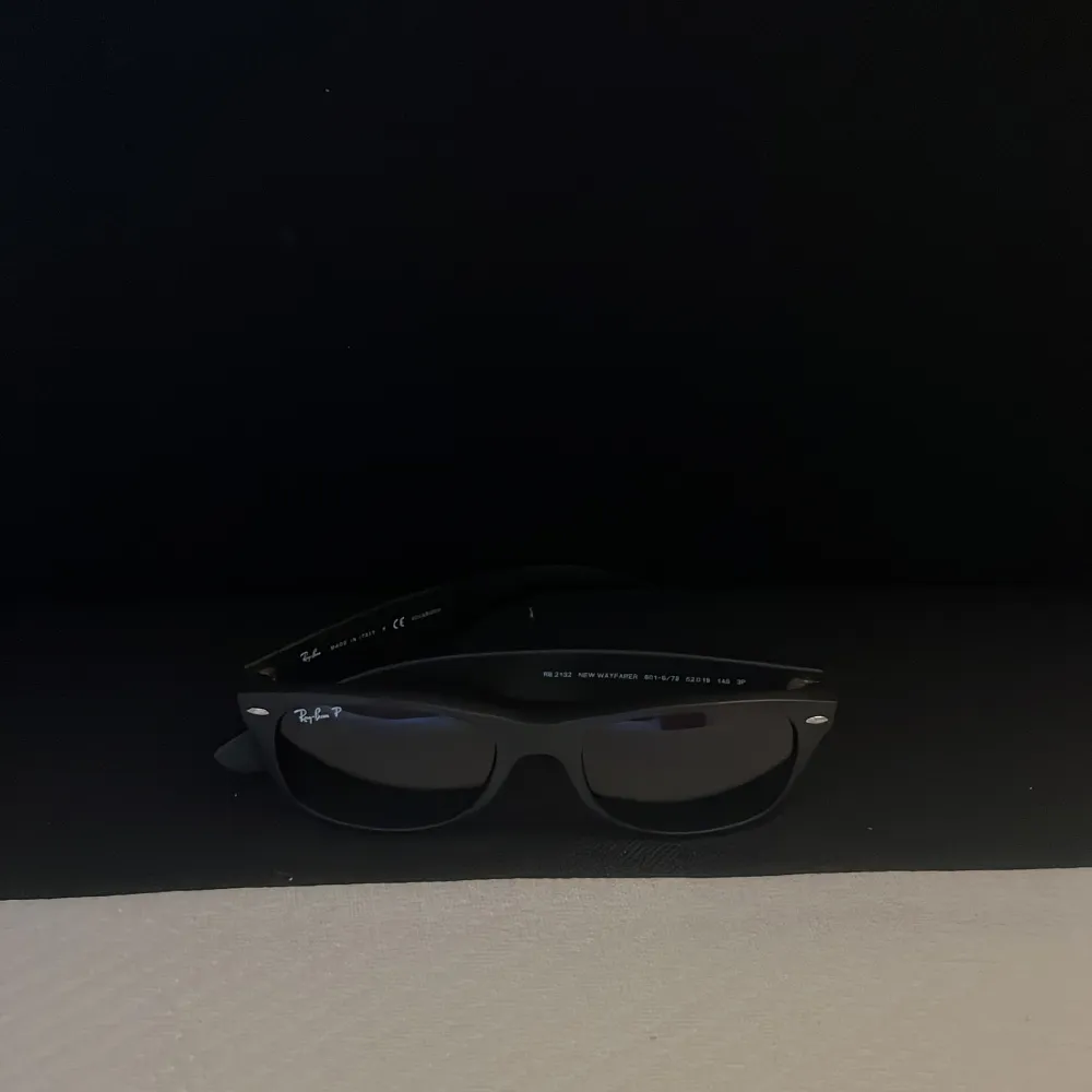 Ett helt par nya ray Bans glasögon Nypris 1435kr. Asusteet.