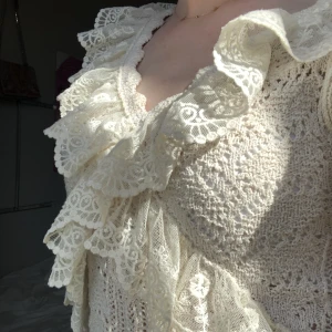 Topp - Topp från zara använd 5 gånger inga defekter bortsett från att jag klippt av lappen.  (Intressekoll)