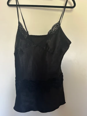 Silkes topp - Nattlinne/topp. Jättesöt med spetsdetaljer❤️