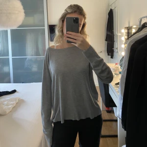 Zara tröja  - Grå stickad tröja från Zara.🤍