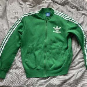 Adidas kofta - Adidas kofta i fint skick, storlek M. Köp sker via ”köp nu”