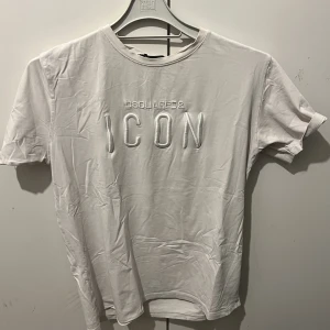 Dsquared T-shirt vit - Vit dsquared t-shirt i bästa skick!