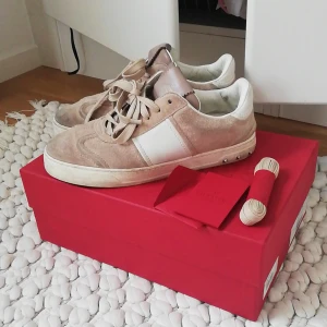 Valentino skor - Valentino skor i rosa, lite slitna men fungerar jätte bra 